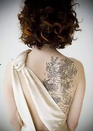 吃瓜网红纹身图片女  第1张